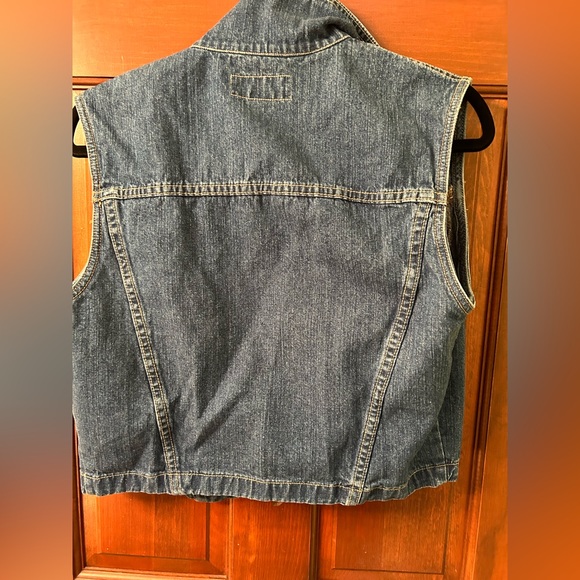 TEAM TACTICS VTG Cropped Denim button front vest. No size tag. - Picture 4 of 7